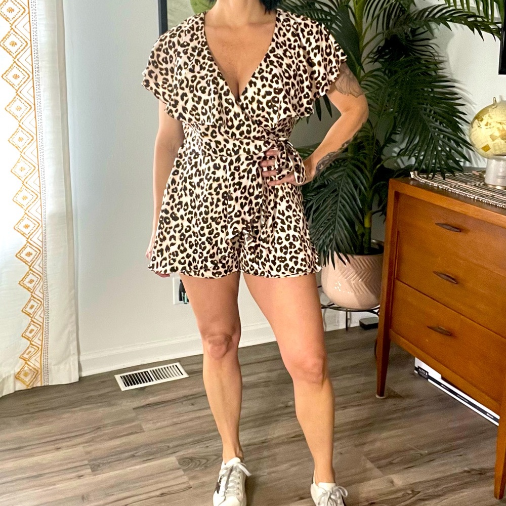 Do + Be Leopard Romper Shirts, Wrap Style Size: Medium, NWT!!